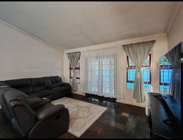 2 BEDROOM HOUSE FOR SALE IN VANDERBIJLPARK CE 5